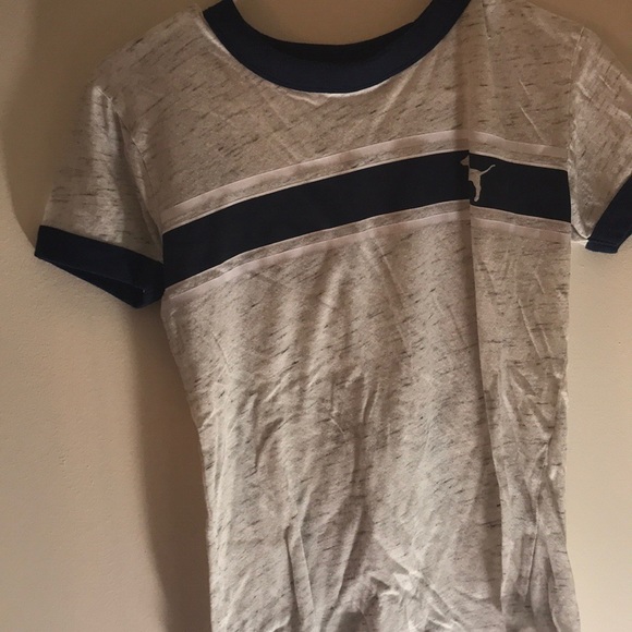 A pink t-shirt - Picture 1 of 3